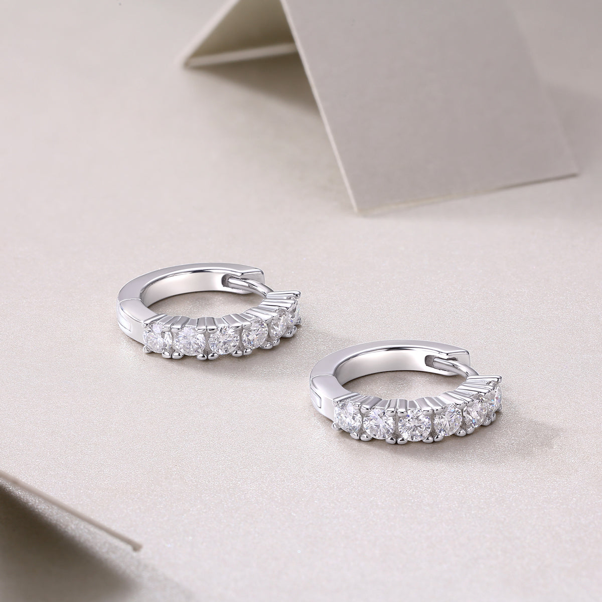 Earring pursuit - Top-quality Moissanite