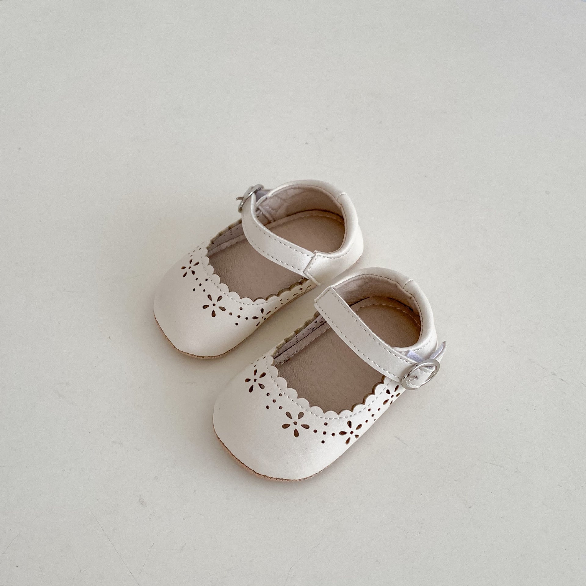 Solid Color Hollow Breathable And Wearable Cute Soft Sole Shoes